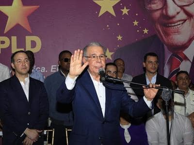 Danilo Medina: «A este gobierno (el PRM) le gusta inaugurar por parte» Danilo Medina: «A este gobierno (el PRM) le gusta inaugurar por parte»