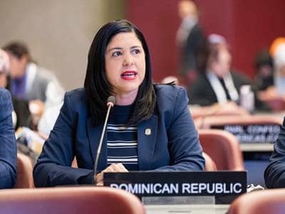 Senadora de Hermanas Mirabal al Buró de Mujeres Parlamentarias Senadora de Hermanas Mirabal al Buró de Mujeres Parlamentarias