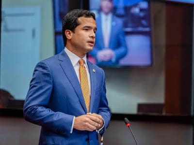 Omar Fernández exige liberar de impuestos salarios de hasta RD,000 Omar Fernández exige liberar de impuestos salarios de hasta RD,000