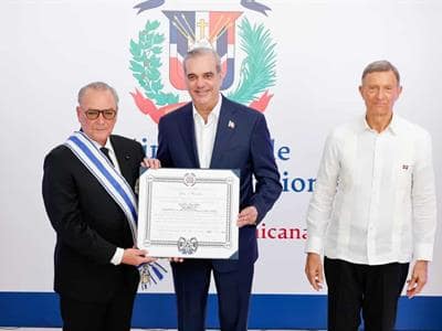 Orden del Mérito en República Dominicana para Frank Rainieri Orden del Mérito en República Dominicana para Frank Rainieri