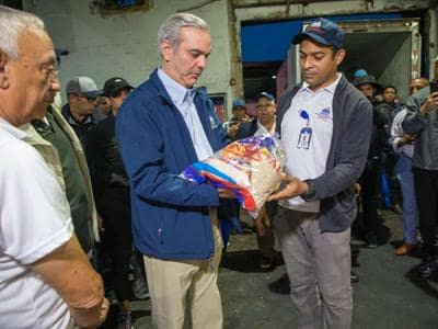 Tormenta Melissa: Abinader supervisa entrega de alimentos Tormenta Melissa: Abinader supervisa entrega de alimentos