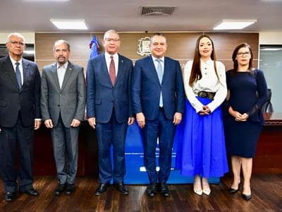 Nueva cédula tendrá símbolos patrios y figura de Duarte Nueva cédula tendrá símbolos patrios y figura de Duarte