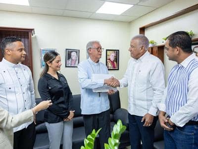 Gobierno da RD millones para casa sacerdotes Mao-Montecristi Gobierno da RD millones para casa sacerdotes Mao-Montecristi