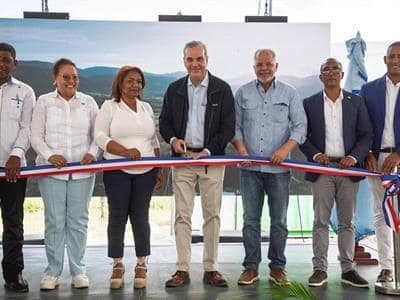 Tras 50 años de espera, gobierno inaugura carreteras en San Juan Tras 50 años de espera, gobierno inaugura carreteras en San Juan