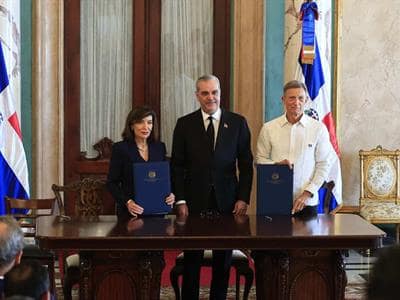Abinader y Kathy Hochul firman acuerdo para fortalecer cooperación Abinader y Kathy Hochul firman acuerdo para fortalecer cooperación