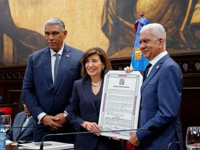 La gobernadora Kathy Hochul promete protección a dominicanos en NY La gobernadora Kathy Hochul promete protección a dominicanos en NY