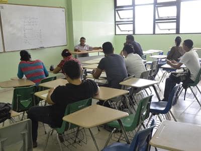 El 4% para la educación se repartirá entre escuelas y universidades El 4% para la educación se repartirá entre escuelas y universidades