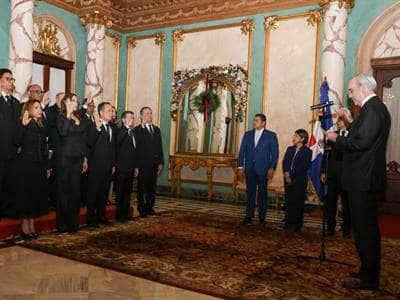 Presidente Luis Abinader juramenta a nuevos jueces del TSE Presidente Luis Abinader juramenta a nuevos jueces del TSE