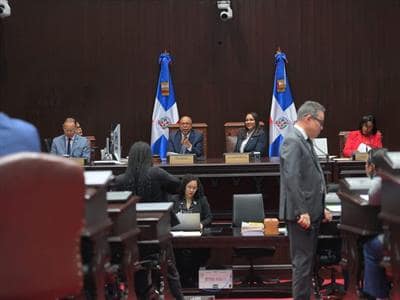 Abinader observa la ley que paga deudas viejas a contratistas Abinader observa la ley que paga deudas viejas a contratistas