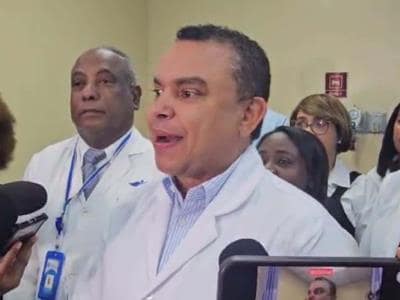 Presidente Abinader designa a Julio Landrón como director del Servicio Nacional de Salud Presidente Abinader designa a Julio Landrón como director del Servicio Nacional de Salud