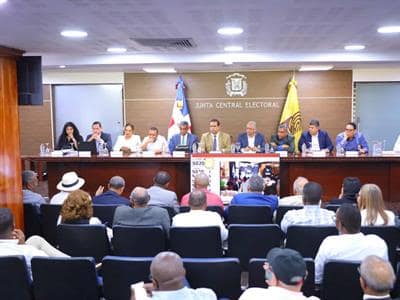 JCE presenta avances del proceso de cambio de la cédula a partidos JCE presenta avances del proceso de cambio de la cédula a partidos