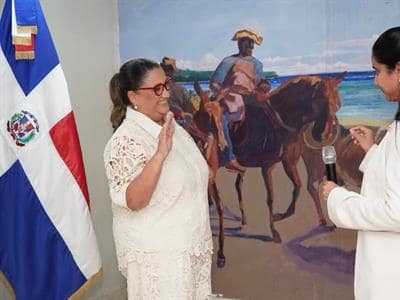 Juramentan a Martha Feliú como directora regional Yuma de Supérate Juramentan a Martha Feliú como directora regional Yuma de Supérate