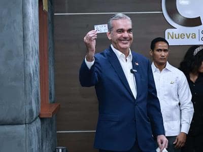 Nuev cédula: la JCE comenzó el cambio con la entrega a Abinader Nuev cédula: la JCE comenzó el cambio con la entrega a Abinader