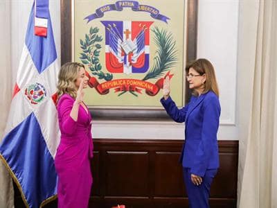 Raquel Peña juramenta a Gloria Reyes como ministra de la Mujer Raquel Peña juramenta a Gloria Reyes como ministra de la Mujer