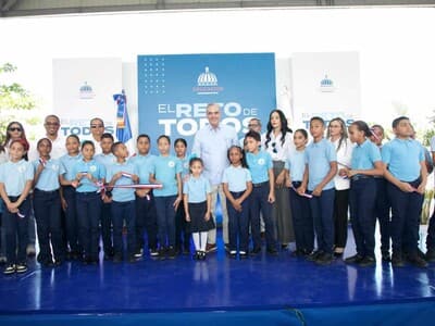 Abinader encabeza inauguración de techados deportivos Abinader encabeza inauguración de techados deportivos