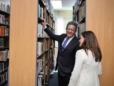 Embajadora de EE. UU. va a Funglode y se reúne con Leonel Fernández Embajadora de EE. UU. va a Funglode y se reúne con Leonel Fernández