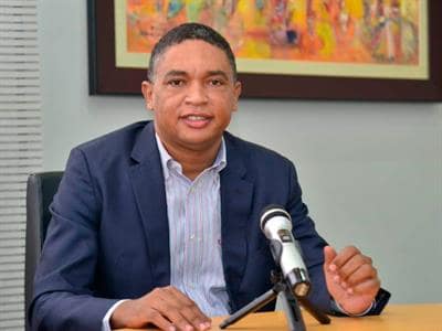 Yván Lorenzo advierte reducción del déficit de Senasa no ponga vidas Yván Lorenzo advierte reducción del déficit de Senasa no ponga vidas