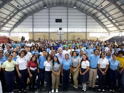 Abinader realiza encuentro con jóvenes Santo Domingo Este Abinader realiza encuentro con jóvenes Santo Domingo Este
