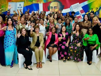 Fuerza del Pueblo impulsa liderazgo político femenino en conferencia Fuerza del Pueblo impulsa liderazgo político femenino en conferencia