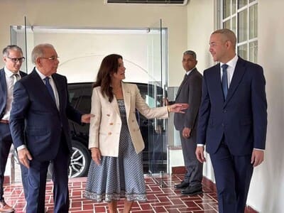 La embajadora de EE. UU. Leah Campos se reunió con Danilo Medina La embajadora de EE. UU. Leah Campos se reunió con Danilo Medina