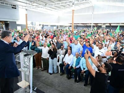 Leonel juramenta dirigentes del PRM y PLD en la Fuerza del Pueblo Leonel juramenta dirigentes del PRM y PLD en la Fuerza del Pueblo