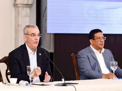 Luis Abinader anuncia reducción tiempos de pago a proveedores Luis Abinader anuncia reducción tiempos de pago a proveedores