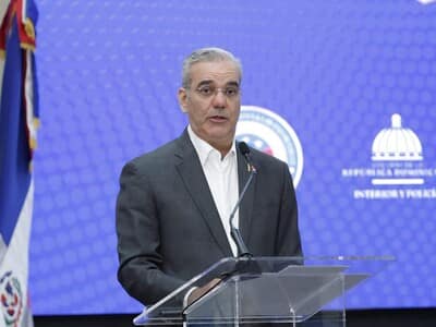 Luis Abinader impulsa la investigación científica en la Policía Luis Abinader impulsa la investigación científica en la Policía
