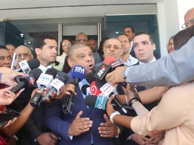 Oposición va al Tribunal Constitucional por indexación salarial Oposición va al Tribunal Constitucional por indexación salarial