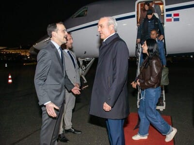 Abinader llega a París para reunirse con Macron Abinader llega a París para reunirse con Macron