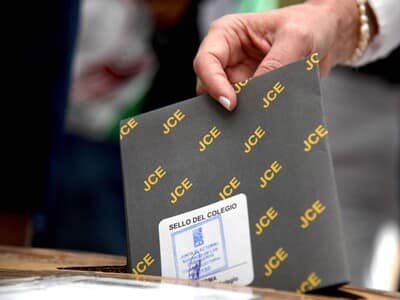 Ley contradice criterio del TC sobre candidaturas independientes Ley contradice criterio del TC sobre candidaturas independientes