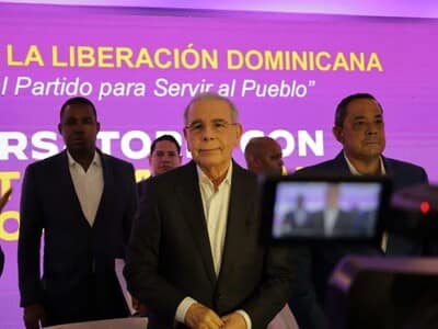 Danilo Medina desmiente haber propuesto plan de reforma fiscal Danilo Medina desmiente haber propuesto plan de reforma fiscal