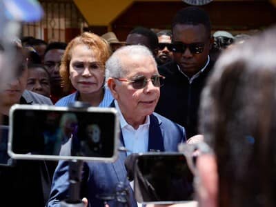 Danilo Medina reafirma que el PLD no cederá su fuerza en elecciones Danilo Medina reafirma que el PLD no cederá su fuerza en elecciones