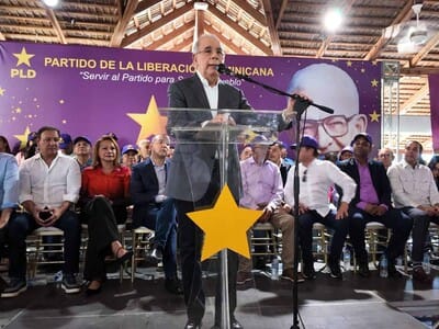 Danilo Medina y la crisis económica en República Dominicana Danilo Medina y la crisis económica en República Dominicana