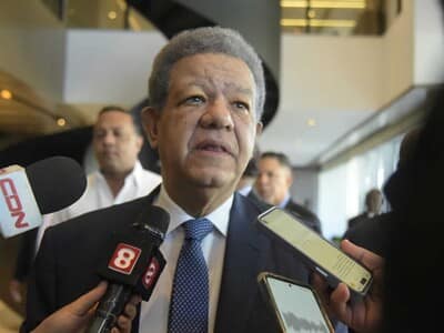 Leonel Fernández advierte sobre la improvisación del gobierno PRM Leonel Fernández advierte sobre la improvisación del gobierno PRM
