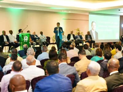 Leonel Fernández inicia plan nacional de la Fuerza del Pueblo Leonel Fernández inicia plan nacional de la Fuerza del Pueblo