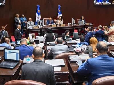 Nómina de empleados de diputados se lleva más de 33 millones al mes Nómina de empleados de diputados se lleva más de 33 millones al mes