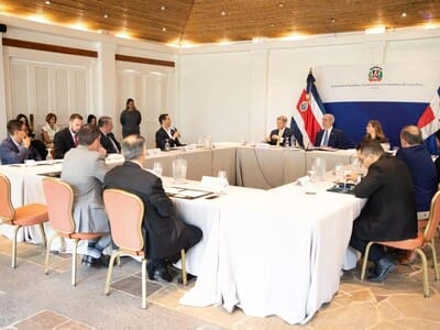 Abinader sostiene encuentro con empresarios de Costa Rica Abinader sostiene encuentro con empresarios de Costa Rica