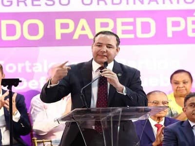 Johnny Pujols critica reducción de fondos a partidos políticos Johnny Pujols critica reducción de fondos a partidos políticos