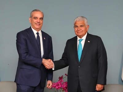 El presidente Abinader regresa al país y se reintegra a labores El presidente Abinader regresa al país y se reintegra a labores