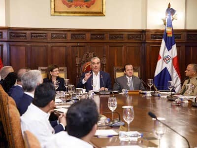 Propuesta de reducción de fondos a partidos genera divisiones Propuesta de reducción de fondos a partidos genera divisiones