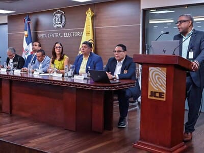 JCE presenta a partidos cómo marcha el proceso de cedulación JCE presenta a partidos cómo marcha el proceso de cedulación