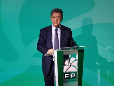 Leonel Fernández critica reducción de recursos a partidos políticos Leonel Fernández critica reducción de recursos a partidos políticos