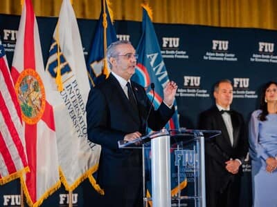 Luis Abinader regresa de Miami tras recibir Champion of Freedom Award Luis Abinader regresa de Miami tras recibir Champion of Freedom Award