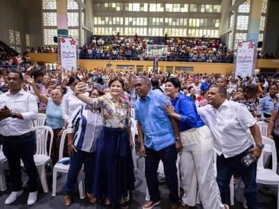 Raquel Peña encabeza jornada de madres que sostienen en Barahona Raquel Peña encabeza jornada de madres que sostienen en Barahona