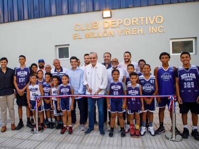 Abinader inaugura Club Deportivo El Millón Yireh Abinader inaugura Club Deportivo El Millón Yireh