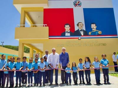 Abinader Inaugura de escuela básicaen Santiago Abinader Inaugura de escuela básicaen Santiago