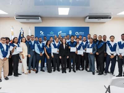 Carolina Mejía encabeza graduación de jóvenes de «Futuro de Esperanza» Carolina Mejía encabeza graduación de jóvenes de «Futuro de Esperanza»