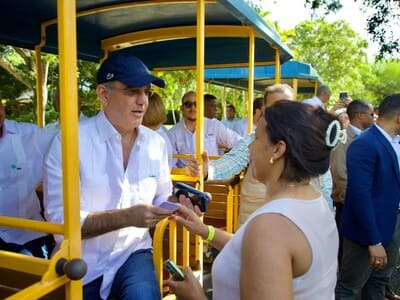 El presidente Abinader visita el Zoológico y el Jardín Botánico El presidente Abinader visita el Zoológico y el Jardín Botánico
