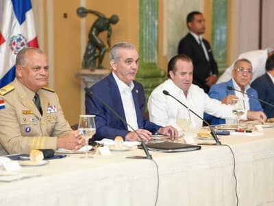Gobierno dice ampliará verja fronteriza y construirá mercado binacional Gobierno dice ampliará verja fronteriza y construirá mercado binacional