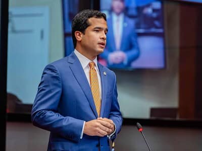 Omar Fernández, un político con temor a Dios Omar Fernández, un político con temor a Dios